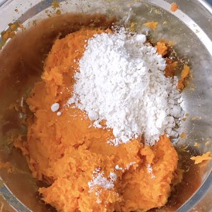 Pachyrhizus thin pancake made of millet flour (yam cake) practice measure 4