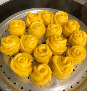 The practice measure of pumpkin rose steamed bread 16