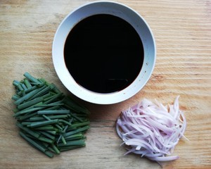 Oily noodles served with soy sauce of this bowl of green absolutely. . . Eat to make sure you are licked dish oh practice measure 3