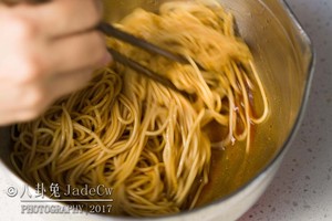 フリースタイルクイックワーカーのチョウミエン（小さな秘密を明確に突き刺さないように、チョウミエンの根をデコードしてください）  ）対策5を練習します 