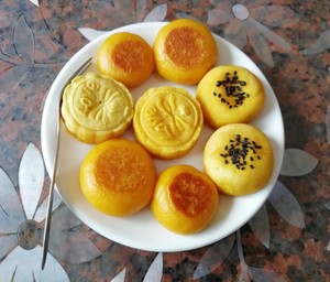 Healthy and delicate not suffer from excessive internal heat, old little all the practice measure that & adds the gold pumpkin moon cake of appropriate not to need mould pumpkin cake to press beautiful video 12
