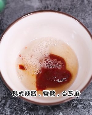 The practice measure that Han Shi sucks juice face lotus root 3