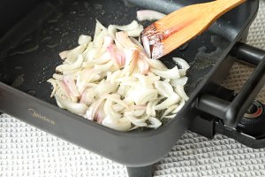 満足しているカレーの脂肪のある牛3