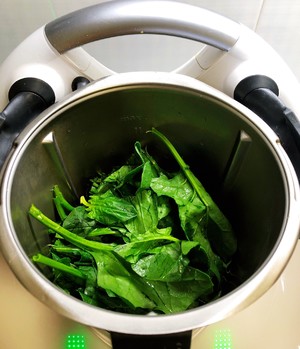 The practice measure of spinach steamed bread 1