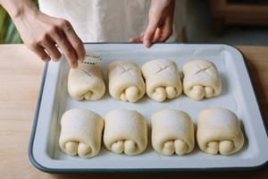 Milk biscuit coils the practice measure of cookbook of boreal vessel oven 17