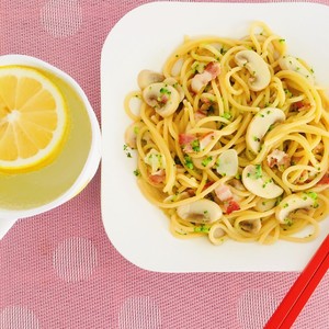 Zhiが一種の乾燥キノコを甘くするという実務上の尺度は、イタリアの顔12