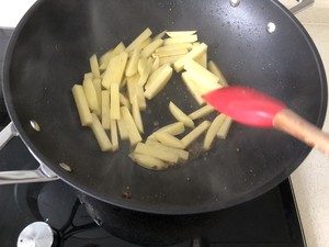 The practice measure that Chinese caterpillar fungus spends corn bamboo shoot to fry potato 3