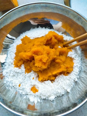 The practice measure of the pumpkin steamed bread that fine fine makes 7