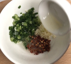 Mr. Huang Lei the practice measure of the noodles served with soy sauce that be the same as a paragraph 2