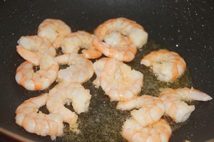 Italy of tomato of shelled fresh shrimps the practice measure of the face 5