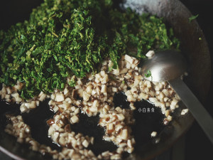 Chinese toon Xianggu mushroom mixes the practice measure of meal sauce 4