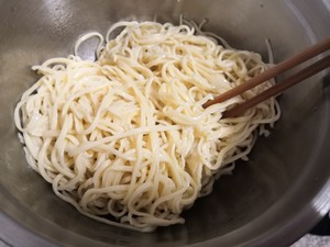 The practice measure of chow mien of the daily life of a family 4
