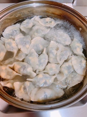 The practice measure of dumpling of cucumber shelled fresh shrimps 8