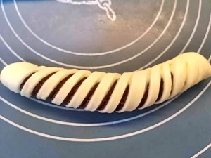 Sweetened bean taste coils the practice measure of biscuit plastics method 7