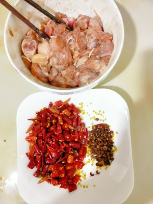 The practice measure of the man of hot pepper chicken that exceeds go with rice 4