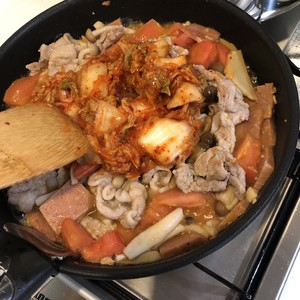 Rice served with meat and vegetables on top of pork of hot Chinese cabbage, the practice step that who took to like to like ^_^ 9