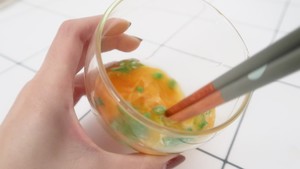 The practice measure that one person feeds quick worker of tomato hoosh face 2