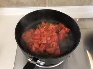 The practice measure that tomato cuts the fourth area that make stew in soy sauce 8