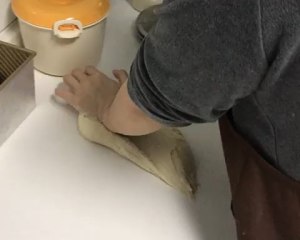 The hand kneads small calf horn to wrap (milk biscuit recipe) practice measure 5