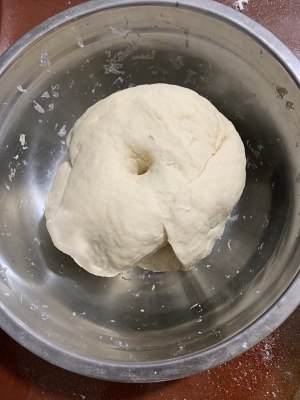 The hand kneads oil of strong line candy to wrap (leaf fat steamed bread) practice measure 1