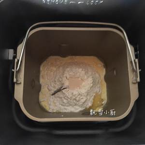 The practice measure of biscuit of heart form shredded coconut stuffing 1