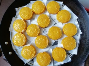Healthy and delicate not suffer from excessive internal heat, old little all the practice measure that & adds the gold pumpkin moon cake of appropriate not to need mould pumpkin cake to press beautiful video 6