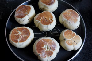 Black sesame seed blossoms the practice measure of the steamed bread 11