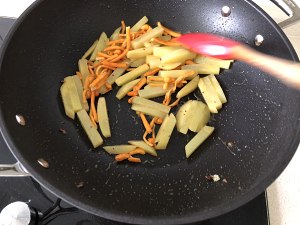 The practice measure that Chinese caterpillar fungus spends corn bamboo shoot to fry potato 4