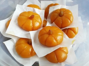 Healthy and delicate not suffer from excessive internal heat, old little all the practice measure that & adds the gold pumpkin moon cake of appropriate not to need mould pumpkin cake to press beautiful video 11