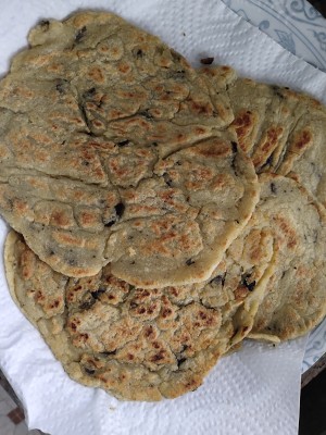 The practice measure of thin pancake made of millet flour of soya bean broken bits 4