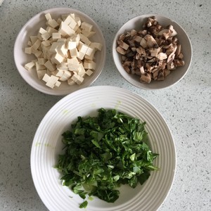 The practice measure of a thick soup of green vegetables bean curd 1