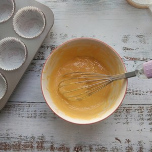 The practice measure of cake of cup of paper of yoghurt relative wind 4