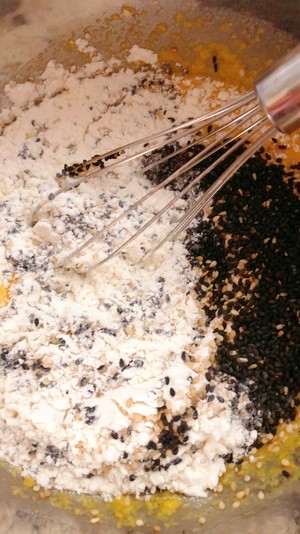 Cake of sesame seed crisp fritter (small red bowl or oven goes) practice measure 3