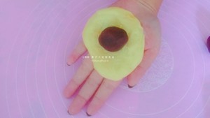 Manual knead dough, the practice measure of biscuit of sweetened bean taste 10