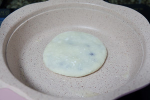The practice measure of 10M+ of cake of violet potato of dough made with boiling water 7