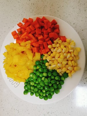 The practice measure of multicoloured pineapple meal 2