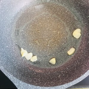 Zhiが一種の乾燥キノコを甘くするという実務上の尺度は、イタリアの顔5