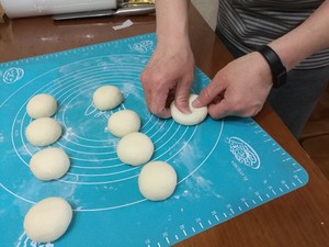 The practice measure of milk small steamed bread 11