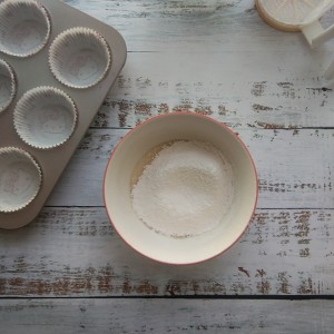 The practice measure of cake of cup of paper of yoghurt relative wind 3
