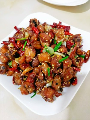 The practice measure of the man of hot pepper chicken that exceeds go with rice 13