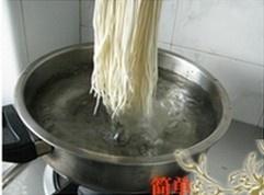 The practice measure of noodles in a simple sauce 3