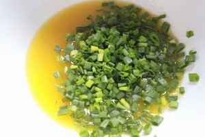 The practice measure with green oil little crisp a peach-shaped thing 2