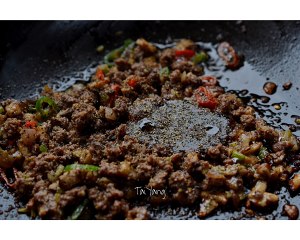 いくつかのホットスパイスプラントのいずれかの黒い牛肉のイタリア8の練習対策