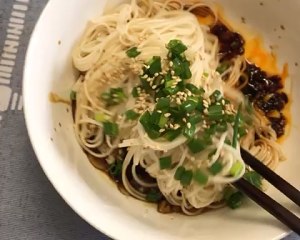 Simple and delicious the practice measure of the breakfast dry noodles served with soy sauce that makes easily 10