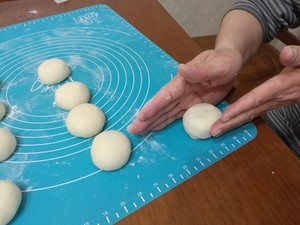 The practice measure of milk small steamed bread 18