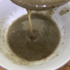 The practice measure of sesame seed cake of a condiment made of roast prickly ash and salt 3