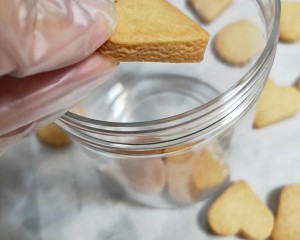 Children biscuit (crisp) the practice measure of darling snacks 7
