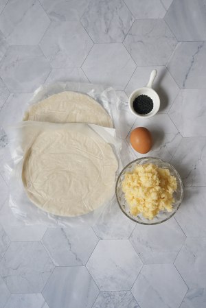 Need not the practice measure with the crisp shredded coconut stuffing of knead dough 1