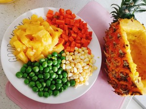 The practice measure of multicoloured pineapple meal 3