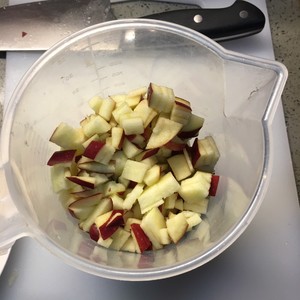 Hand of breakfast of 18 months of children catchs cake edition apple pie (low candy edition) practice measure 2